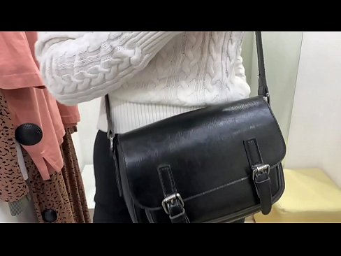 ❤️ Noore ämma FeralBerry avalik masturbeerimine dildoga riietusruumis ️ Seksivideo at us ❌️❤