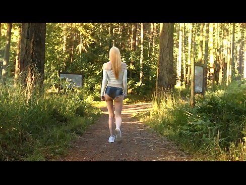 ❤️ Ilus naine liigub aeglaselt, mitte alasti video ️ Seksivideo at us ❌️❤